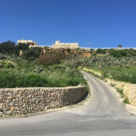 ホームステイ Panoramic Sunrise Seaview Żebbuġ